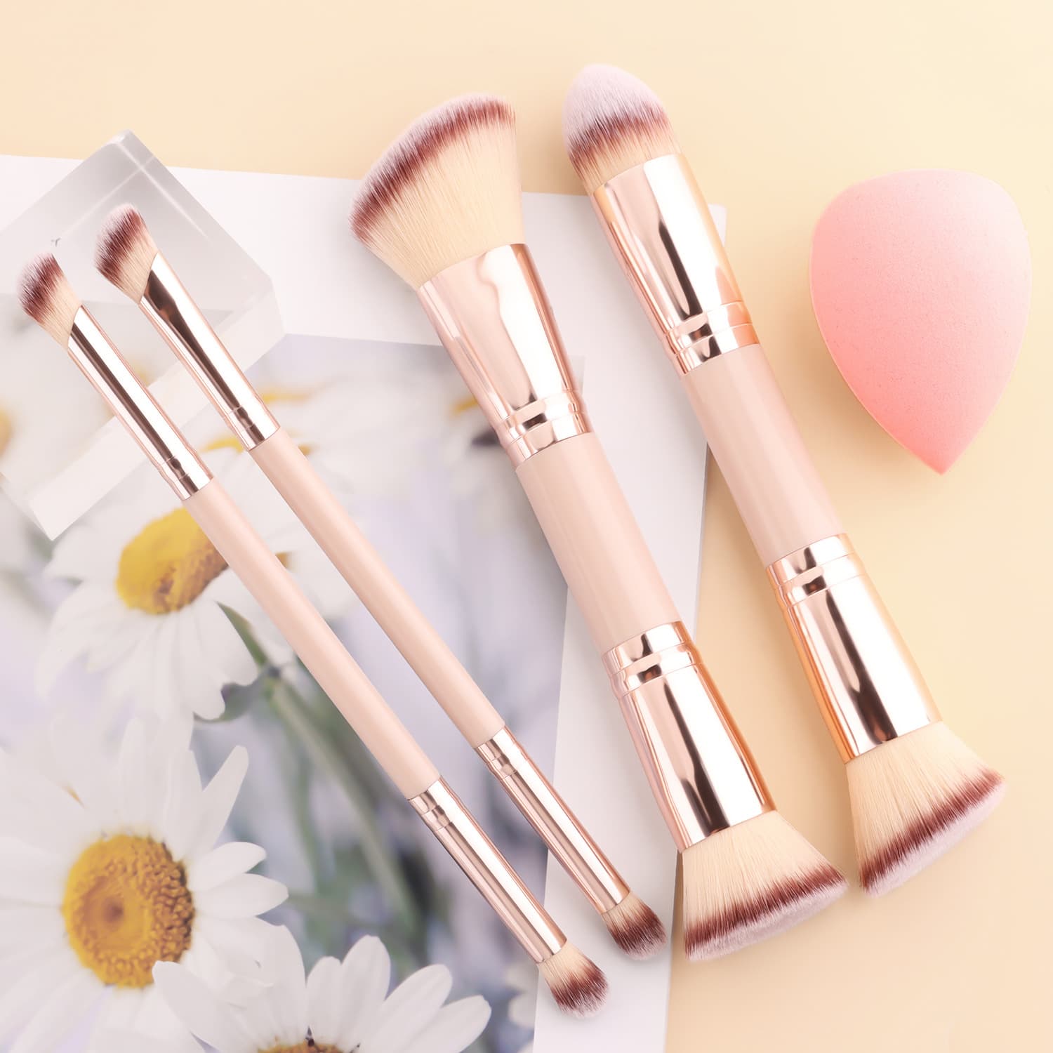 4 Double-Ended Makeup Brushes + Makeup Sponge: Powder Brush, Blush Brush, Contour Brush, Concealer Brush, Eyeshadow Brush - Makeup Tools