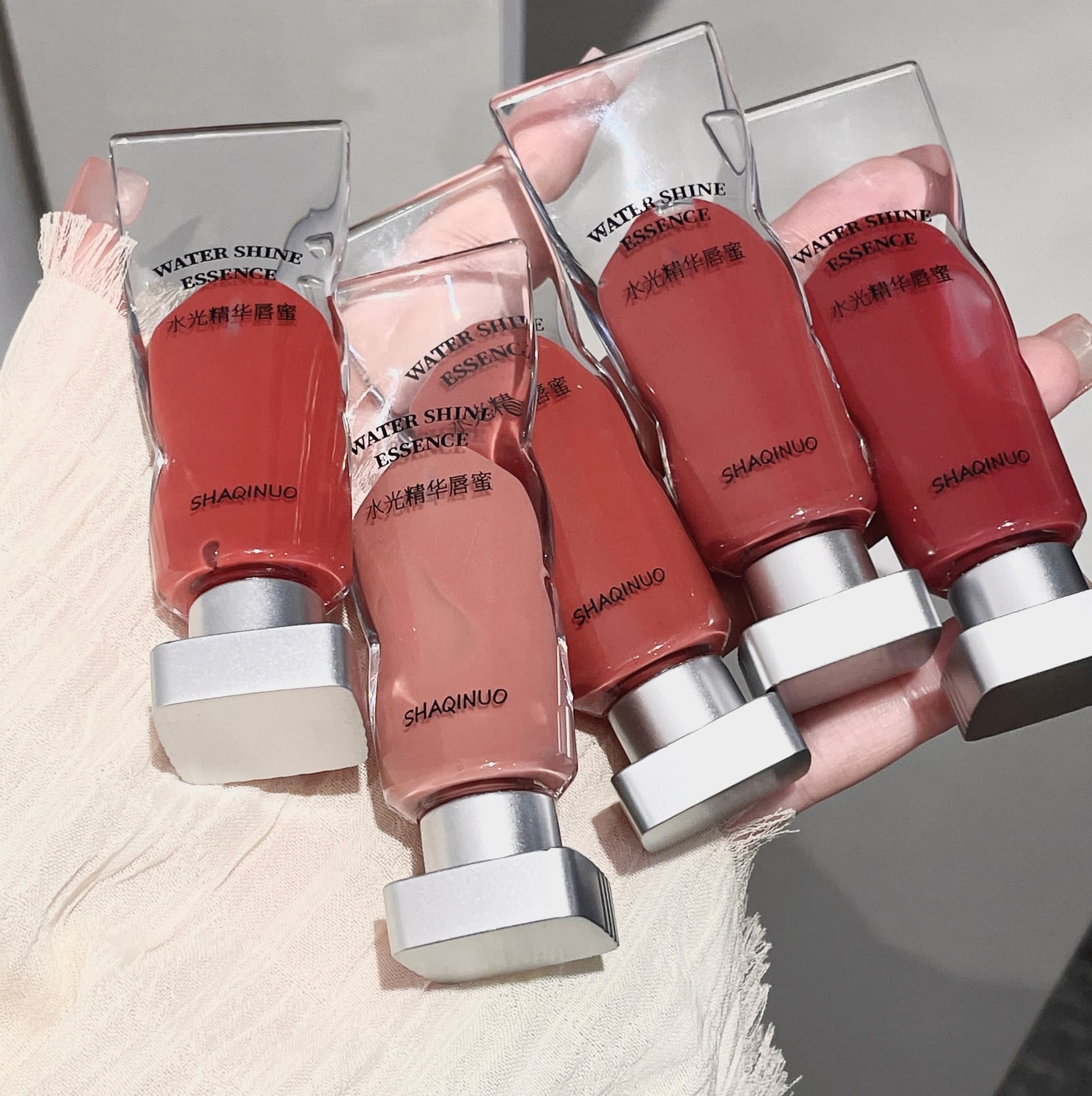 SHAQINUO Water Gloss Essence Lip Gloss: Brightens and Brightens, Creates a Plump, Pure Look, Perfect for Natural Looks, Mirror-like Lip Glaze, Moisturizing and Hydrating for Students