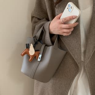 Premium Niche Design Handbag for Women, New Commute Versatile Crossbody Bag, Handheld Basket Bucket Bag