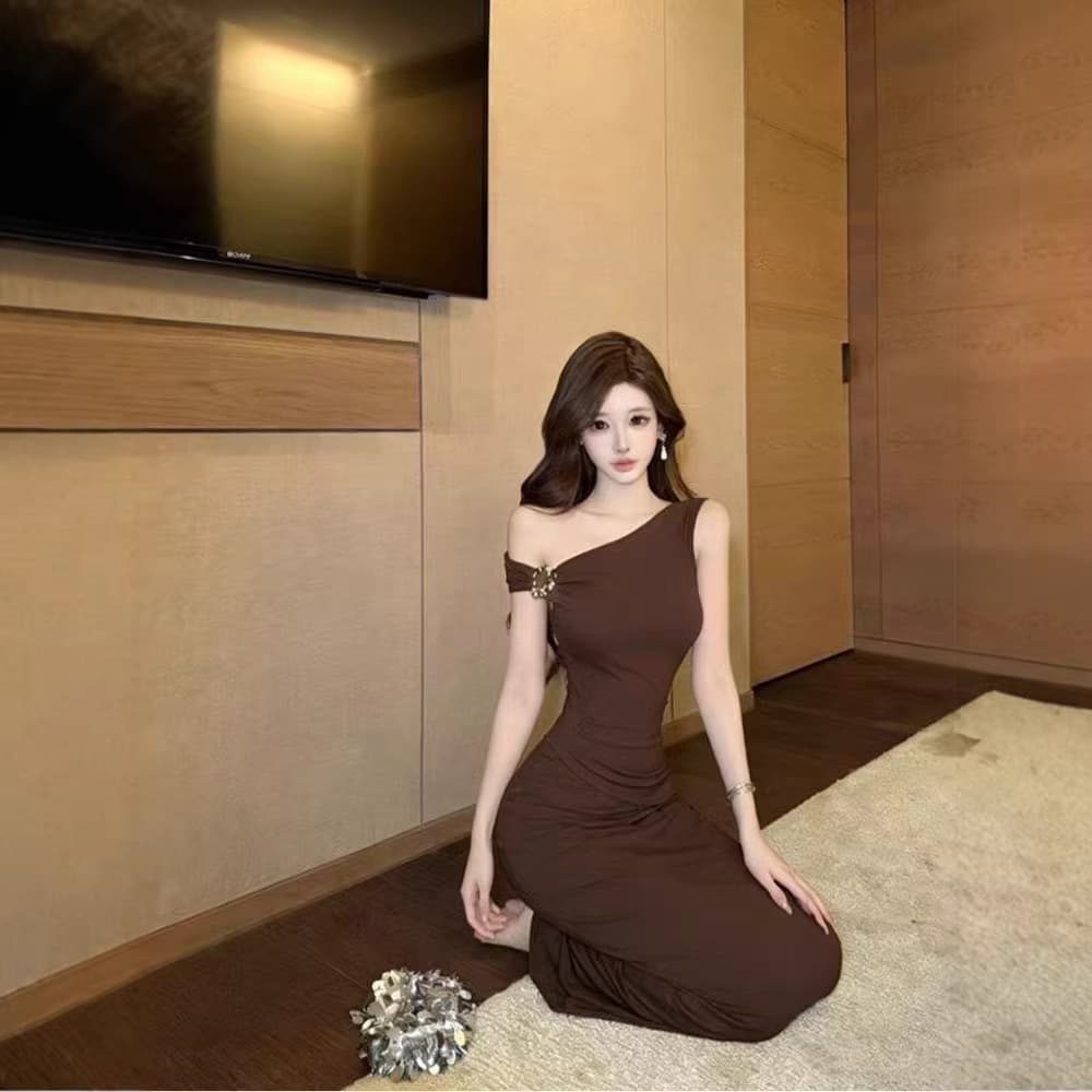 Retro temperament pleated waist slanted off-shoulder dress women's spring new slim slim long skirt hip-covering skirt