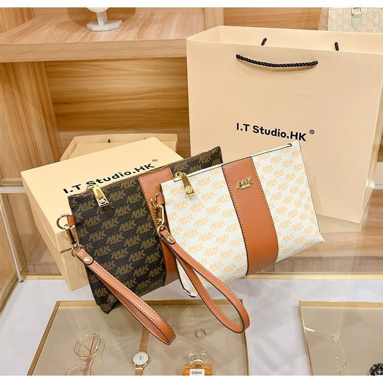Hong Kong Women's Bags 2025 Spring New PU Versatile Popular Letter Wallet European and American Fashion Personalized Small Bag Trendy Style