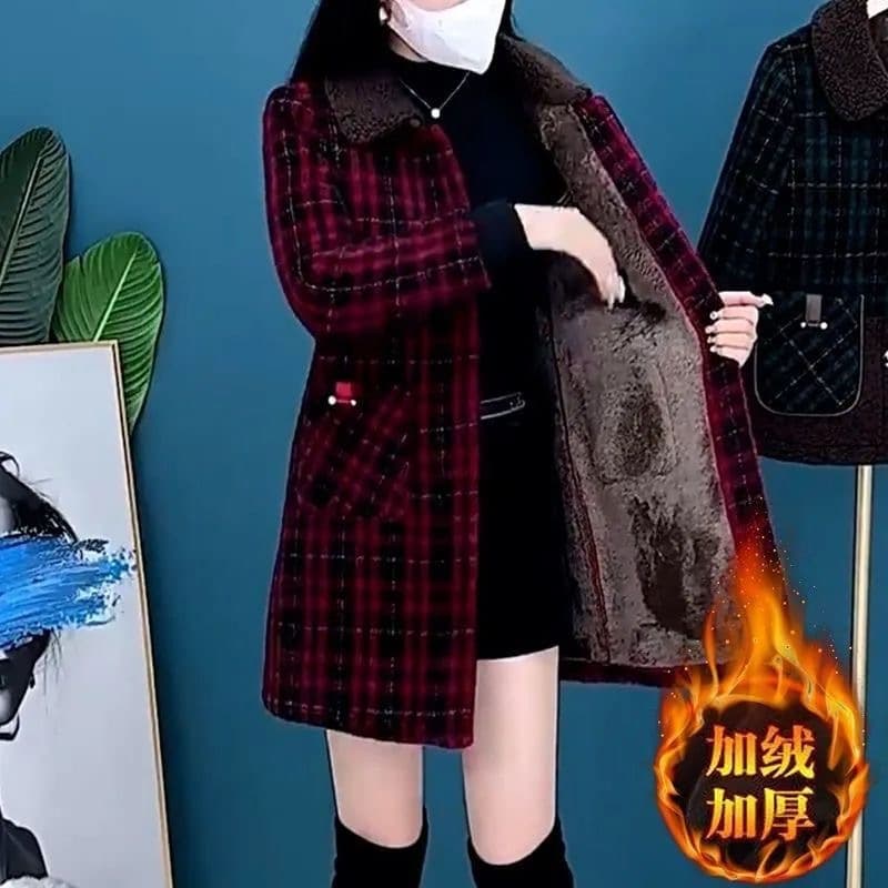 Stylish and fashionable new autumn/winter fleece-lined, thick mid-length coat for women, elegant, high-end, slimming, and sophisticated mother's wear.