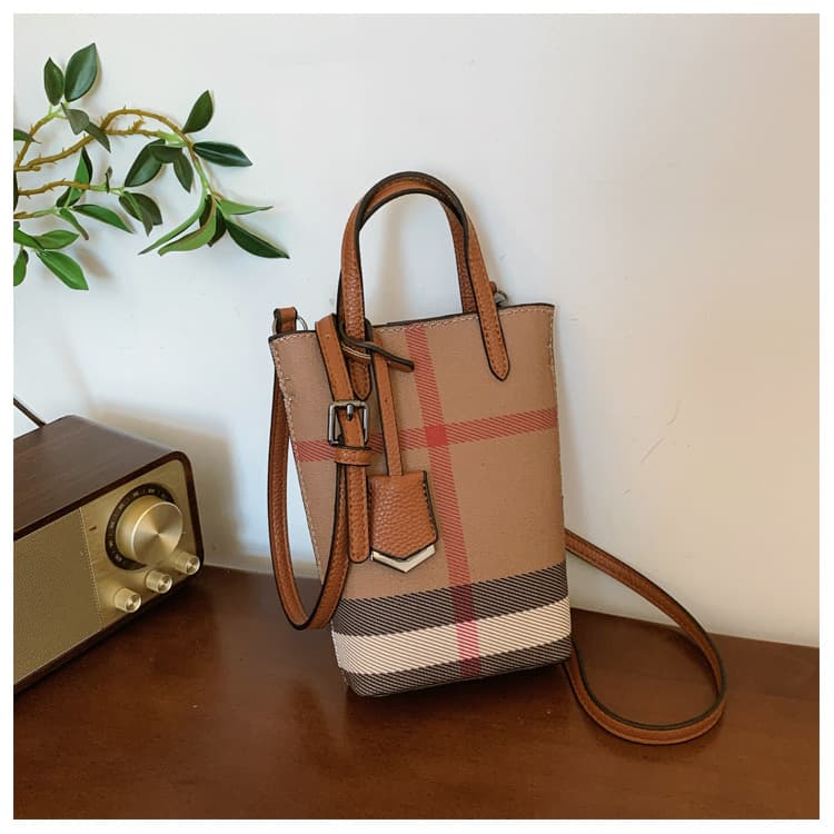 Women's Crossbody Phone Bag 2024 New Hot Small Bag Autumn Winter Fashion Lightweight Mini Handbag Soft Leather Small Crossbody Bag