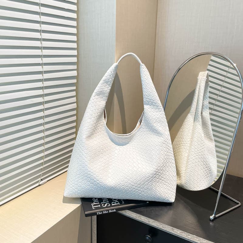 Niche Design Trendy and Unique Shoulder Bag 2025 New Casual Fashion Simple Vintage Commuter Underarm Tote Bag