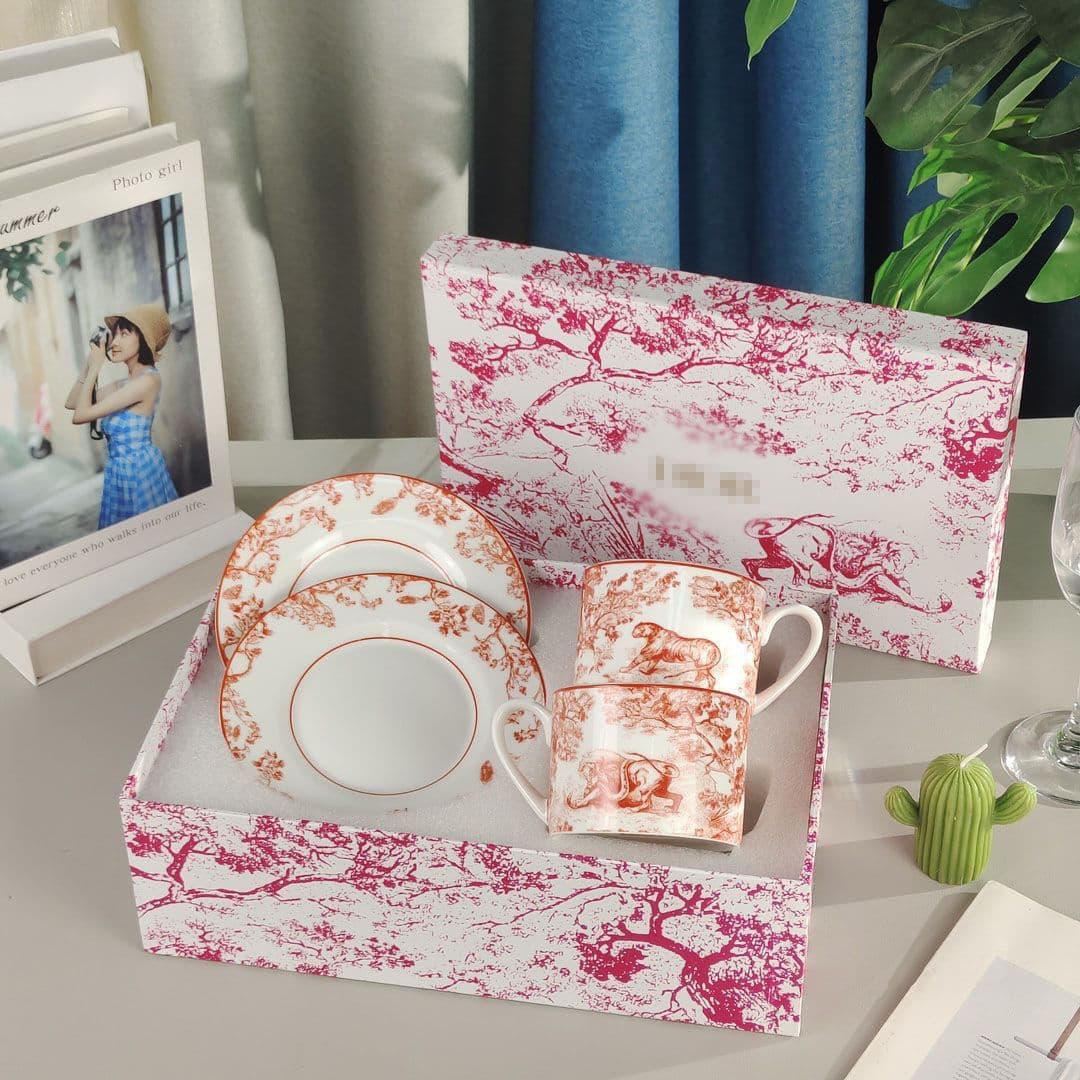 D Home Export European Bone China Coffee Cup and Saucer, Home Light Luxury Ceramic Afternoon Tea Cup, Office Water Cup Gift Set