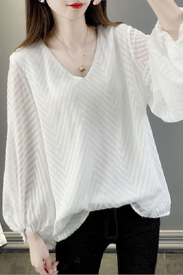 New style bell-sleeved thin chiffon blouse for women, autumn/winter, European style, loose fit, plus size, pullover, trendy.