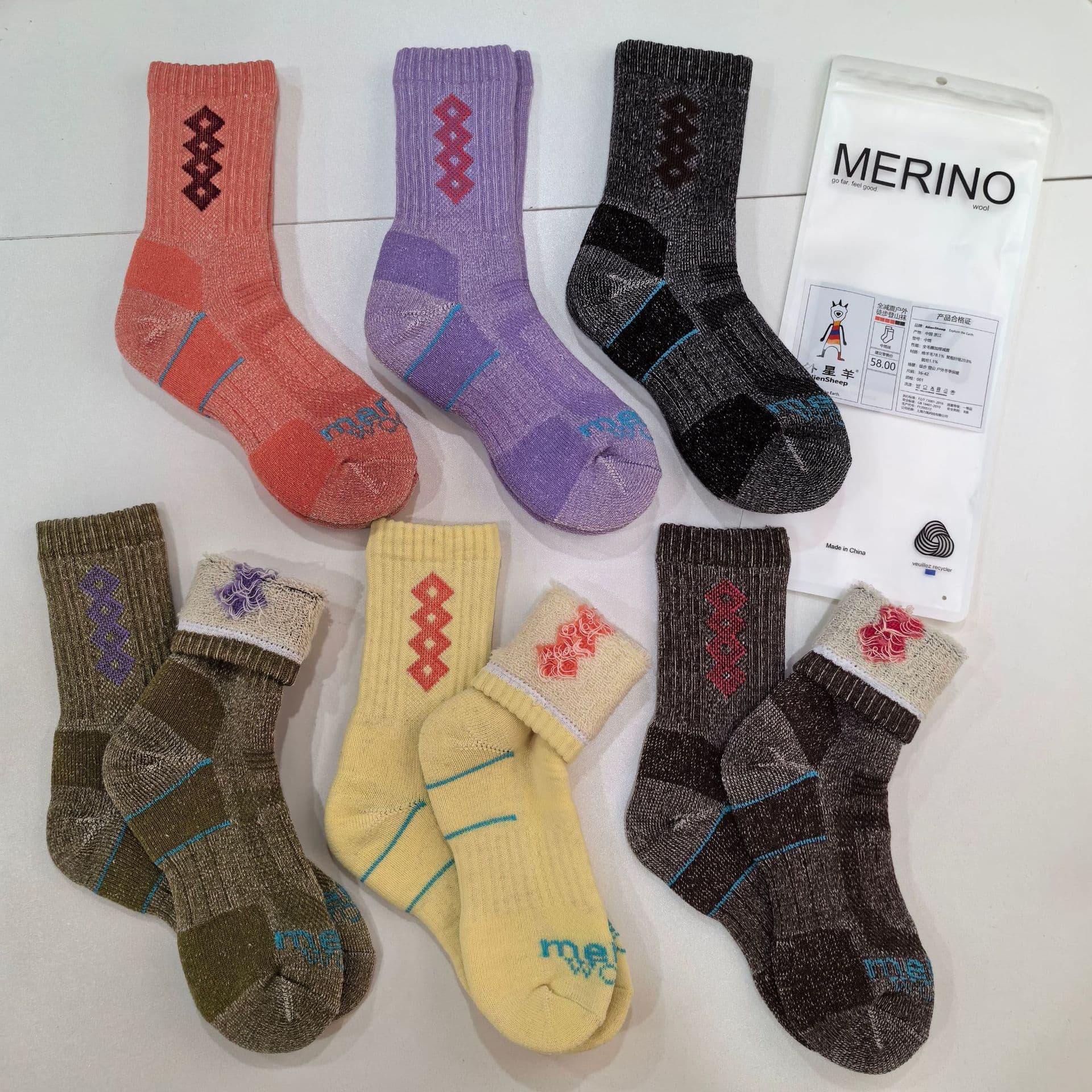 New Autumn/Winter Alien Sheep Merino Wool Socks for Men and Women, Thick Terry Loop for Hiking and Mountaineering