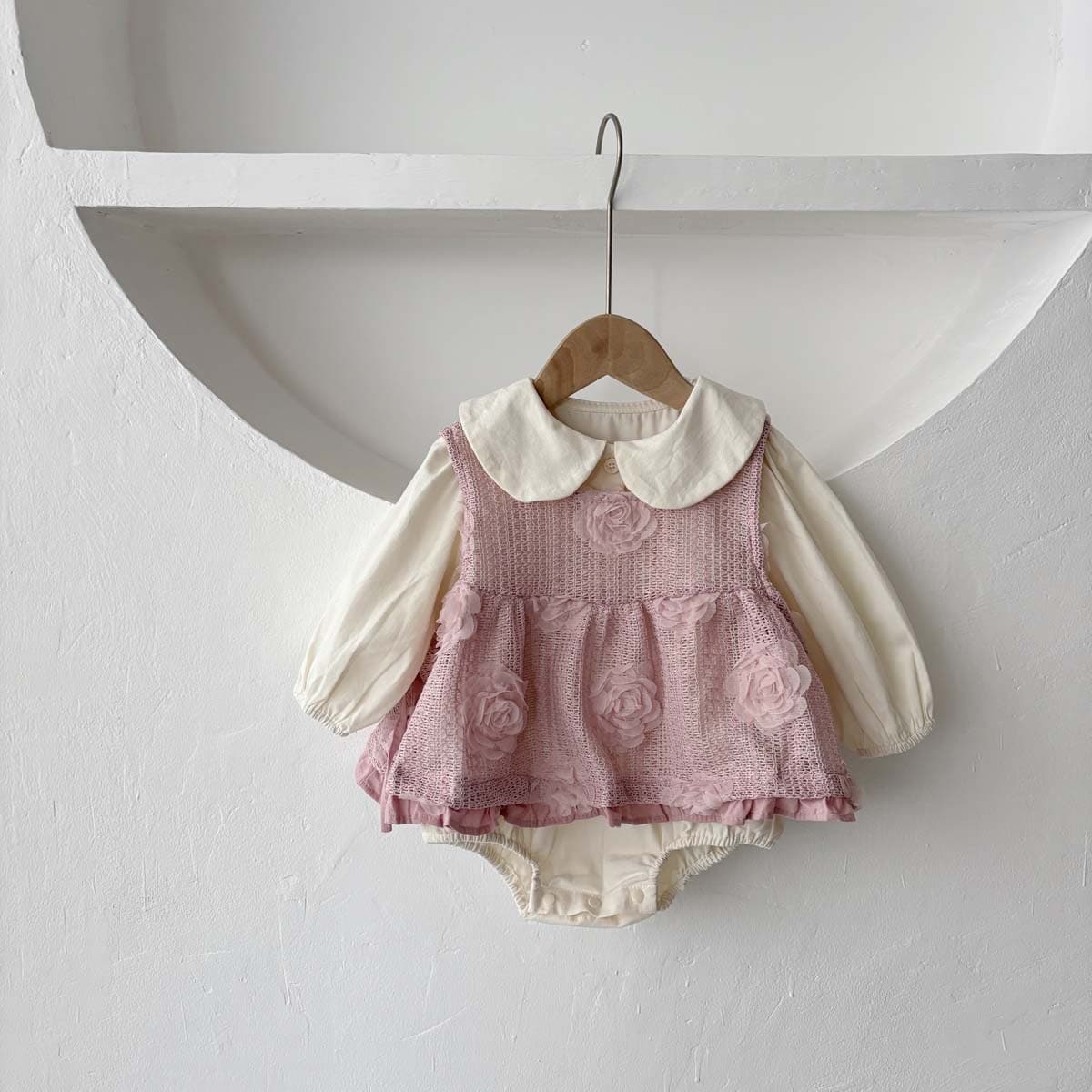 Girls' new autumn clothing jumpsuit, fashionable rose flower tank top suit, baby's 100-day-old princess dress