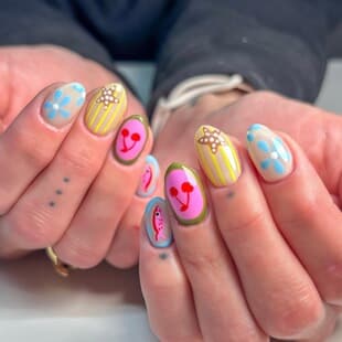 Cross-border Hot Selling Sweet Cool Ocean Colorful Graffiti False Nails Wearable Nails Short Almond Nails Nail Art Wholesale