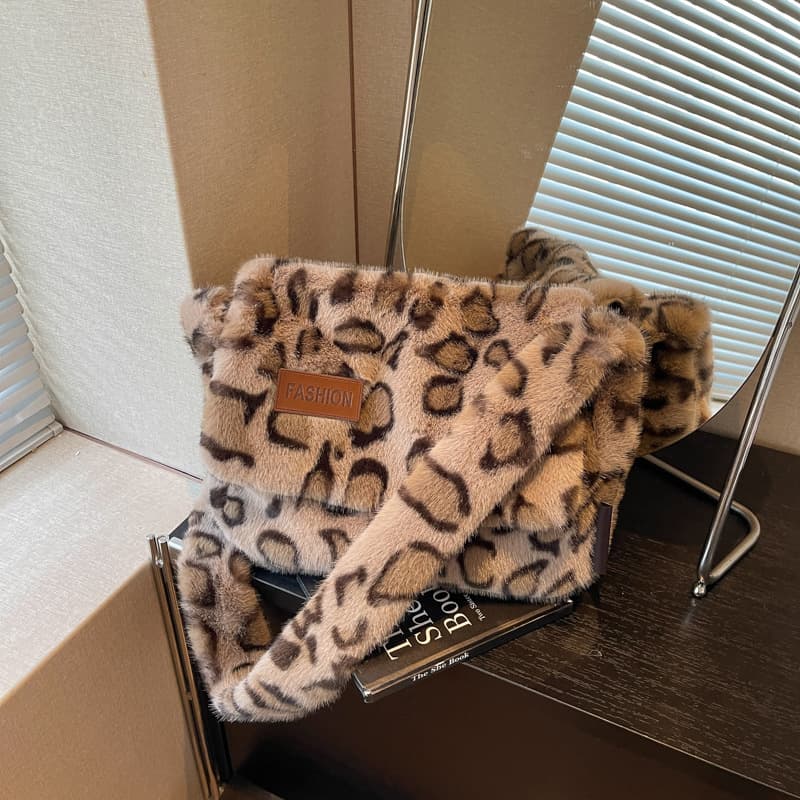 2026 New Leopard Print Crossbody Bag, Fashion Retro Plush Bag, Large Capacity High Appearance Personality Trendy Women's Shoulder Bag