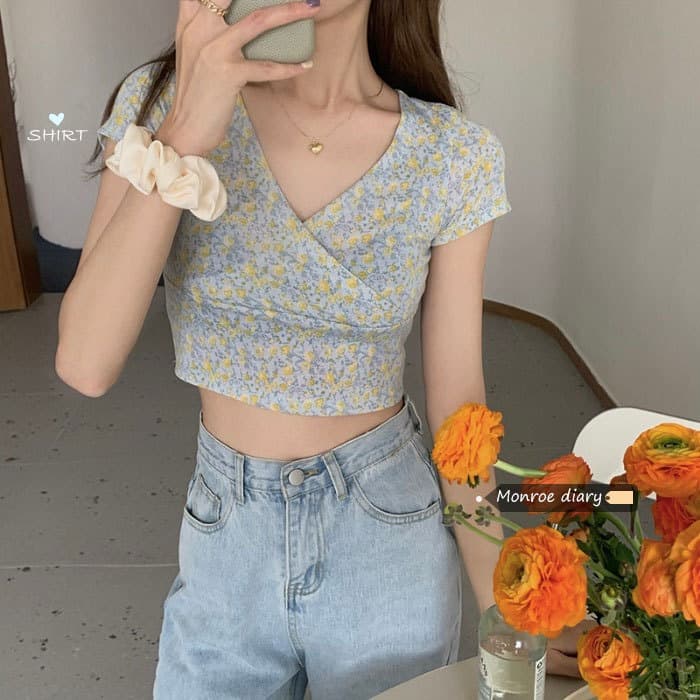 Floral T-Shirt for Women, Designed Fitted Short Sleeve 2026 Summer Korean Style V-Neck Cropped High-Waist Belly-Baring Top for Women