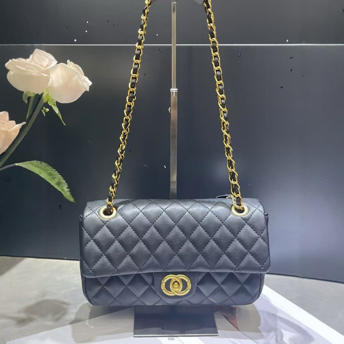 2026 New Trendy Diamond Chain Bag Women's Fashion Versatile Lady's One-Shoulder Messenger Bag Light Luxury Small Fragrance Commuting Bag