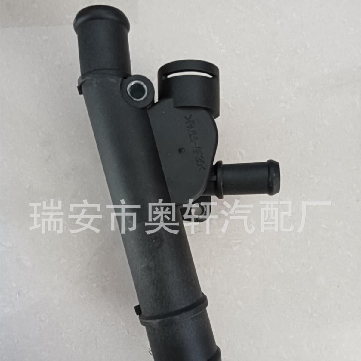 Applicable automotive flange water pipe fittings 038121132C 038121133