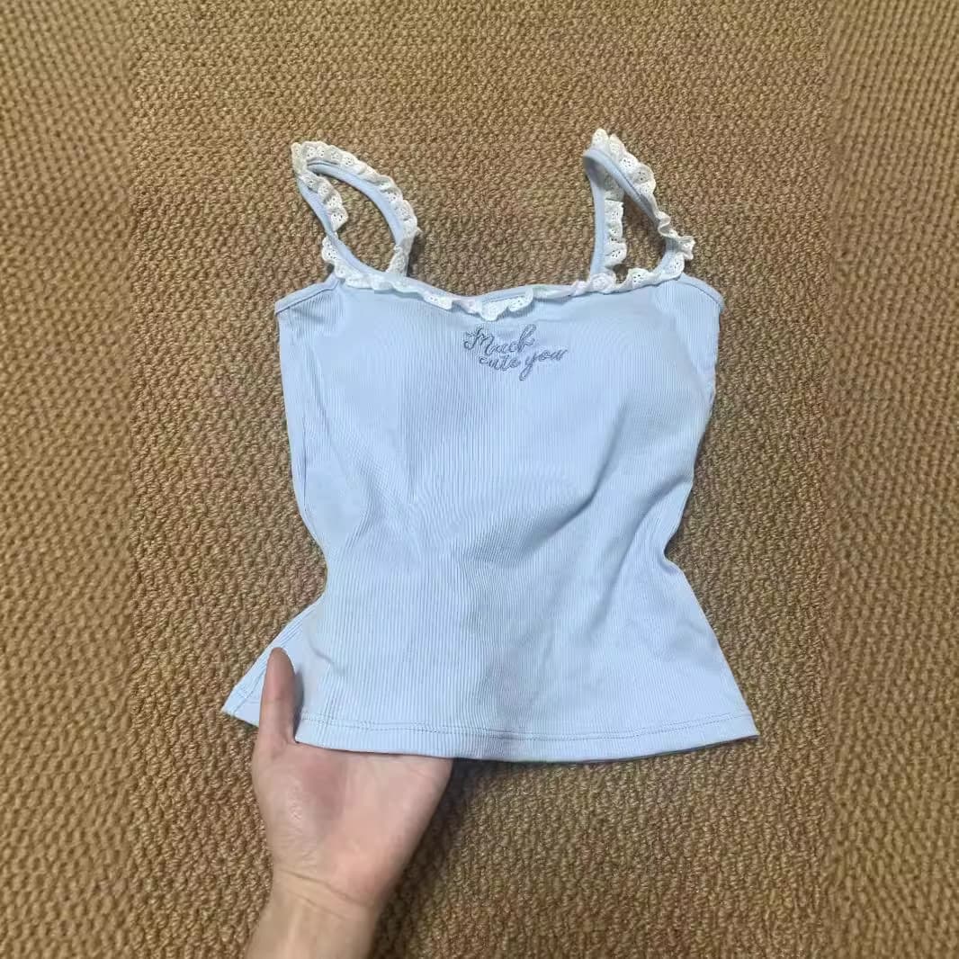 Sweet and spicy lace trim letter embroidery camisole for women, summer, milk blue, with bra pads, suitable for wearing alone or as an inner layer.