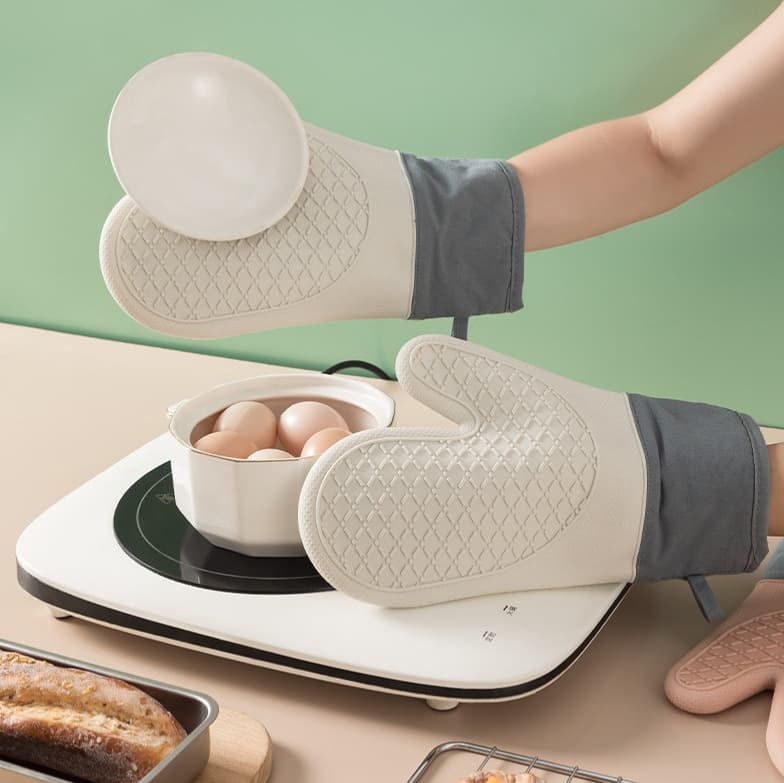 Microwave oven silicone gloves thickened non-slip silicone insulation gloves high temperature resistant kitchen baking gloves in stock