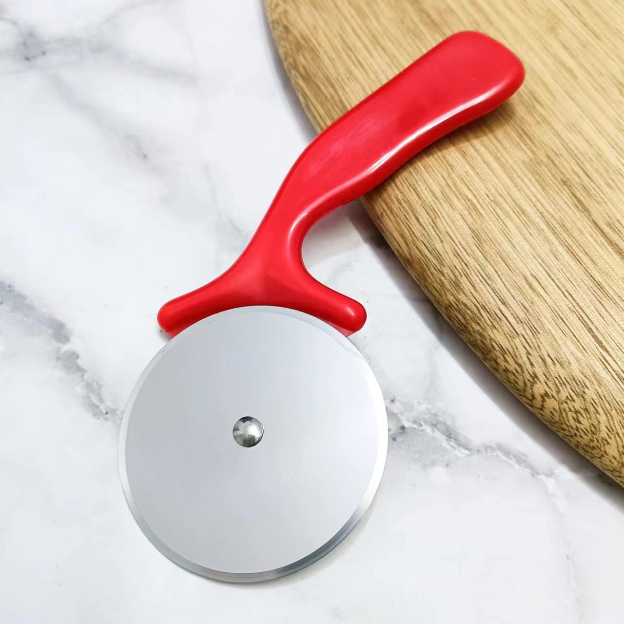 Stainless Steel Pizza Cutter with Plastic Handle, Baking Roller Cutter, Handheld Rolling Pizza Knife in Stock