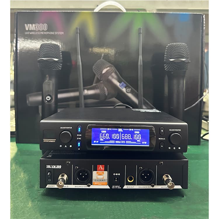 VM300 Compact One-to-Two Infrared Sync Wireless Microphone with 200 Frequency Points