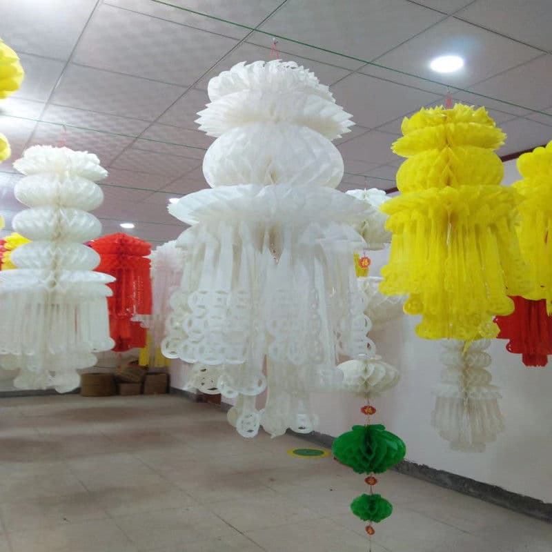 Qingming Festival Lanterns for Funeral and Burial Supplies, Honeycomb Style Grave Lanterns with Lotus and Phoenix Tail Design