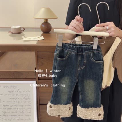 Girls Fleece-Lined Jeans Winter 2025 New Stylish Baby Casual Pants Children Warm Wide-Leg Trousers Winter