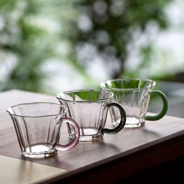 High-end personal tea cup with tea and water separation, suitable for men and women, office use, glass tea cup with landscape design.