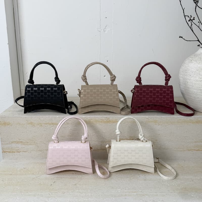 Handbag 2025 Spring and Summer Western Style Simple Temperament New Commuting Shoulder Bag Literary Trend Fashion Crossbody Small Square Bag