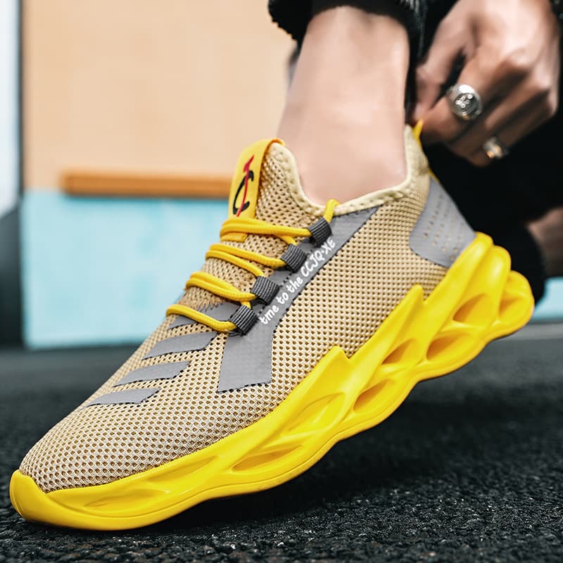 2026 Spring/Summer Men's Shoes New Season Sports Shoes Men's New Mesh Flyknit Breathable Low-Top Trendy Shoes