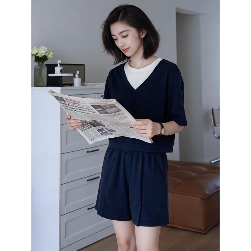 Women's Casual Set 2026 Summer New Short Sleeve Contrast Color Crew Neck T-Shirt Navy Blue and White Shorts Two-Piece Set