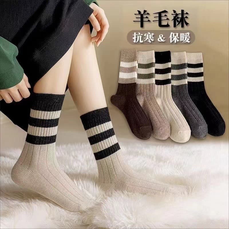 Women's Autumn/Winter Socks with Ribbed Cuffs, Double Stripes, Mid-Calf Casual Retro Striped Warm Faux Wool Long Socks, Slouch Socks