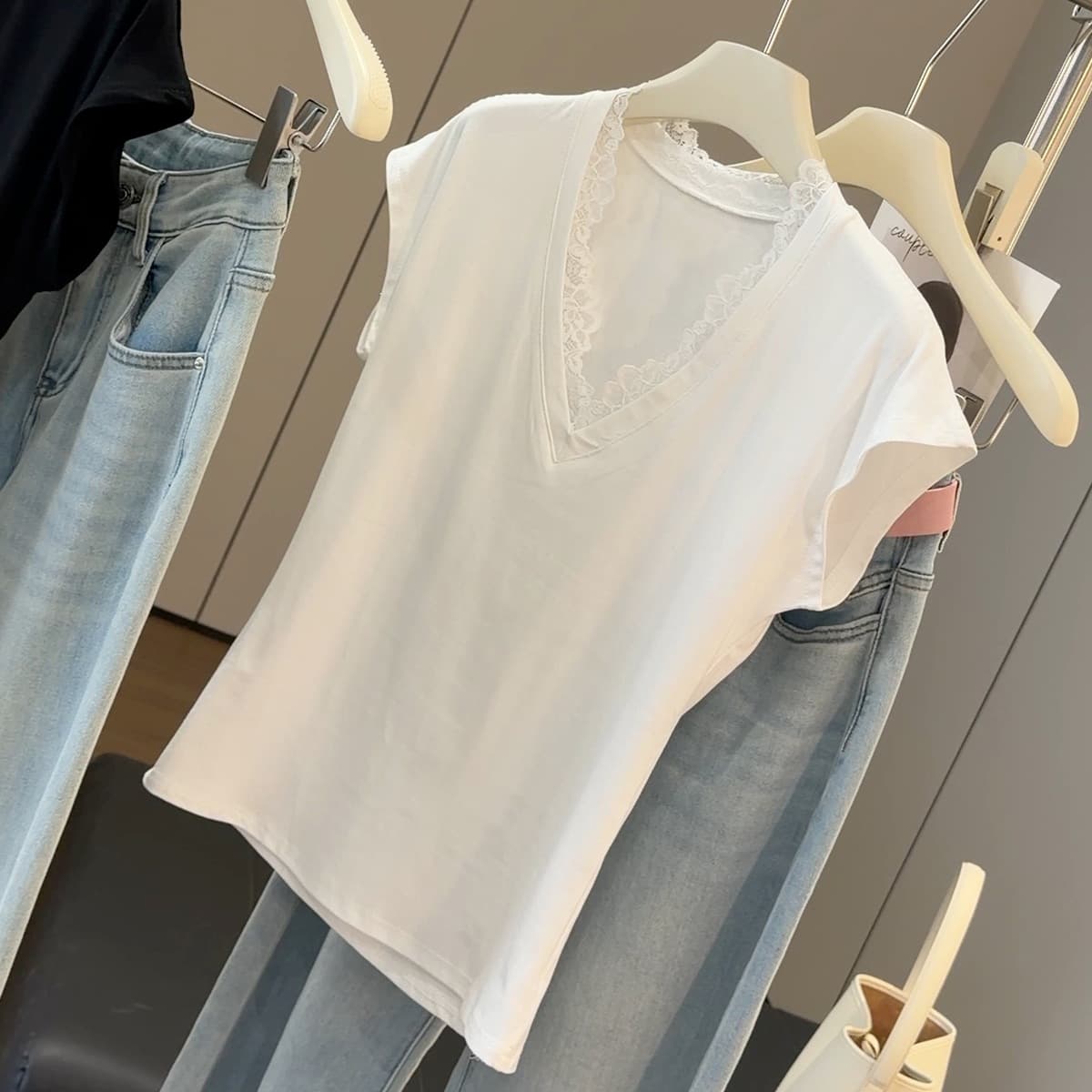 French gentle style lace splicing v-neck short-sleeved T-shirt for women summer new slim fit design bottoming top
