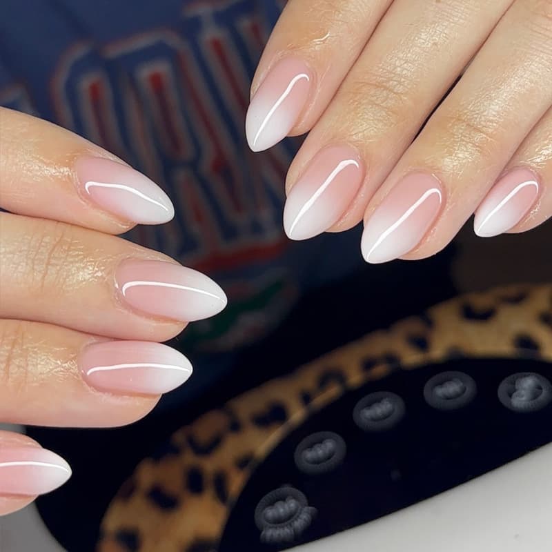 Cross-border European and American ins style wearable nails, high-end French nude powder, white gradient short fake nails finished products wholesale