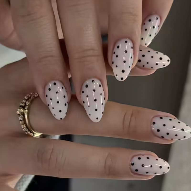 Polka Dot Simple Foreign Trade Wearable Nails Short Almond Nails Wearable European and American Hot Selling Fake Nails Wholesale