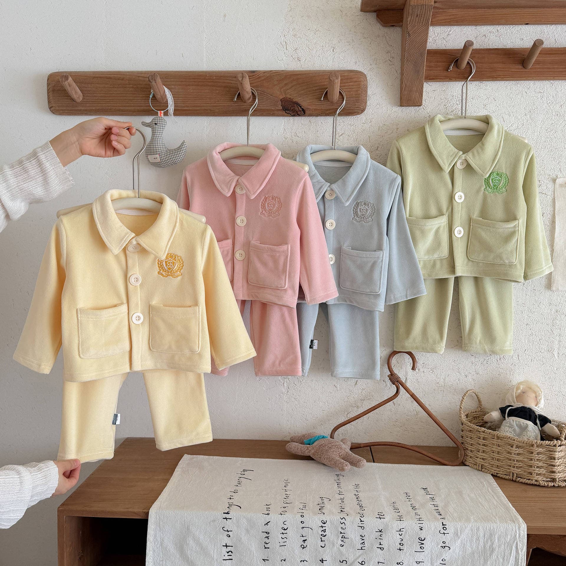 Autumn and winter new children's home clothes, big children's pajamas suits, girls' warm clothes, boys' outer jackets, thickened outerwear