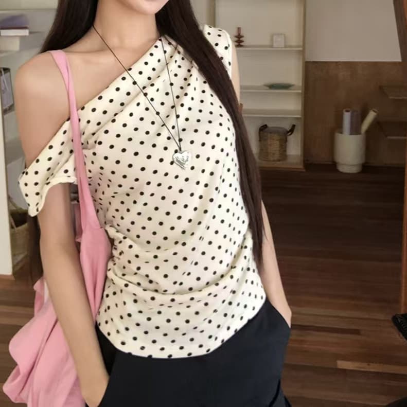 Short-sleeved T-shirt for women summer 2026 new popular design polka dot chic Korean style off-shoulder slanted shoulder top