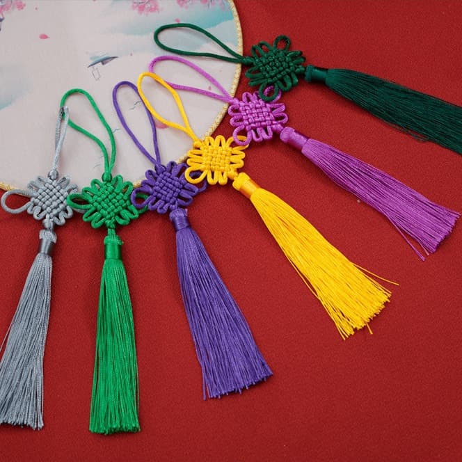 No.5 six-loop Chinese knot tassel finished products, ancient-style clothing hangings, festive Chinese knot manufacturer wholesale