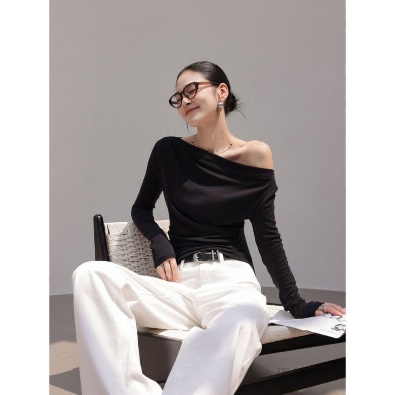 New style early spring black long-sleeved sexy one-shoulder pleated T-shirt women's autumn and winter new waist top