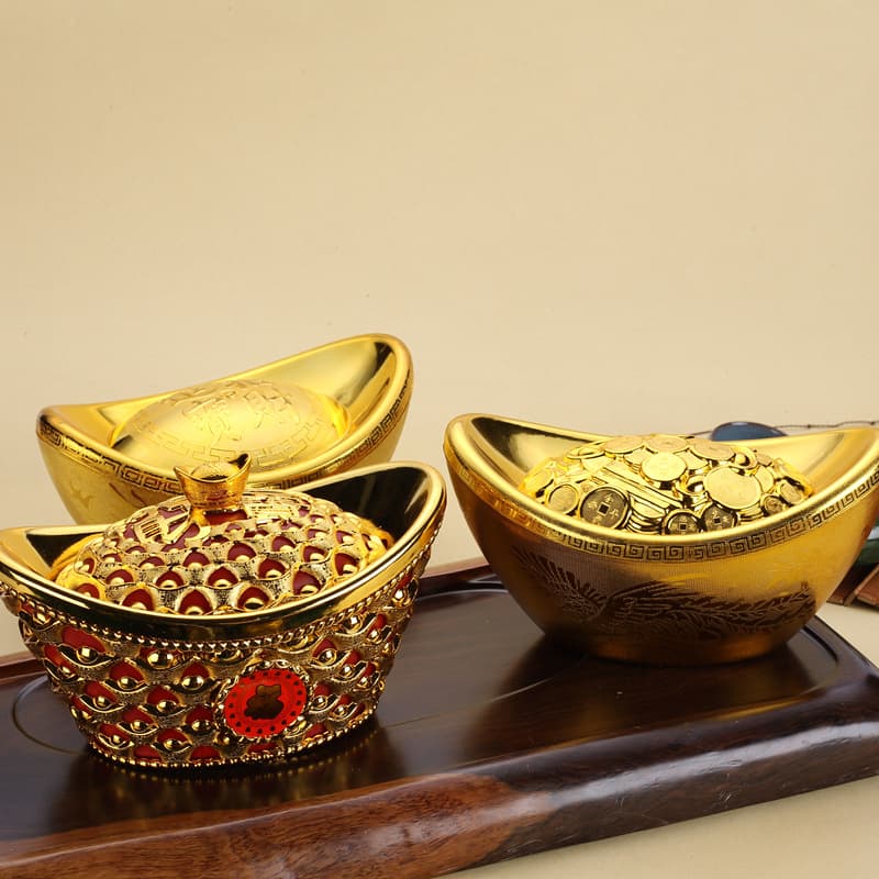 Gold ingot ornaments for wealth attraction, simulated large hollow ingots, festive decorations, New Year and New Year's Day ingot candy boxes