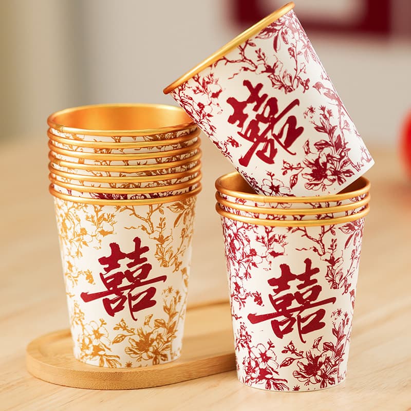 Disposable wedding paper cups with red double happiness design, for engagement parties, toasting, and comprehensive wedding supplies.