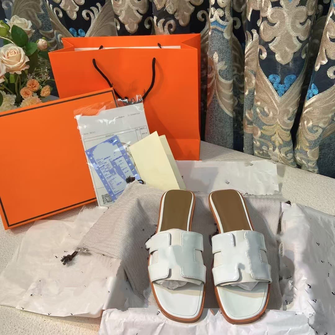 New H-letter flat slippers for women, outdoor wear 2026 fashion one-strap slippers, versatile beach slippers for all seasons