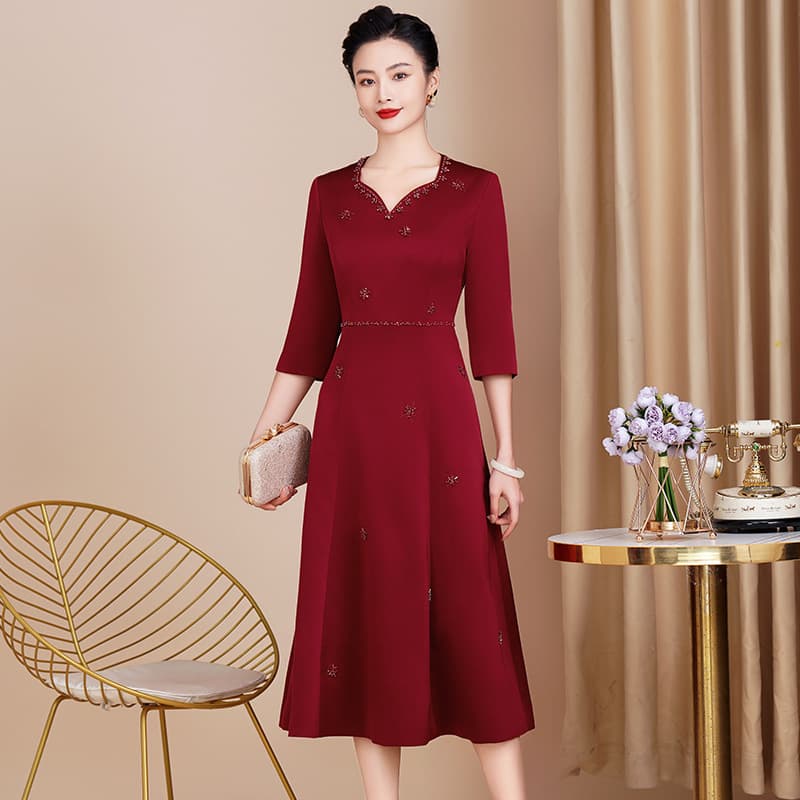 High-end wedding dress for mothers-in-law, suitable for middle-aged brides, V-neck dress.