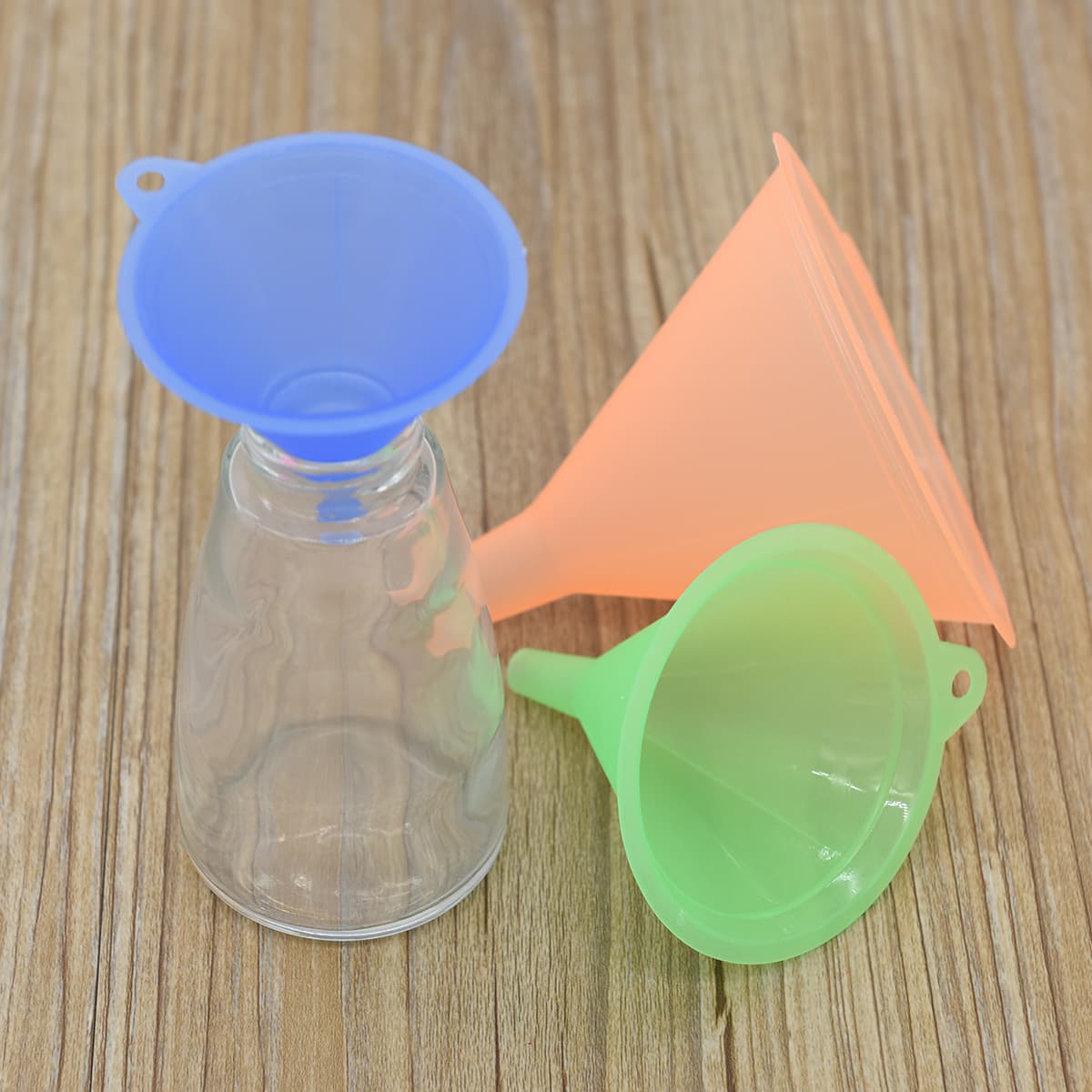 Home Practical Colorful Funnel Candy-Colored Wine Oil Liquid Dispensing Plastic Funnel Large and Small 5-Piece Set 71g