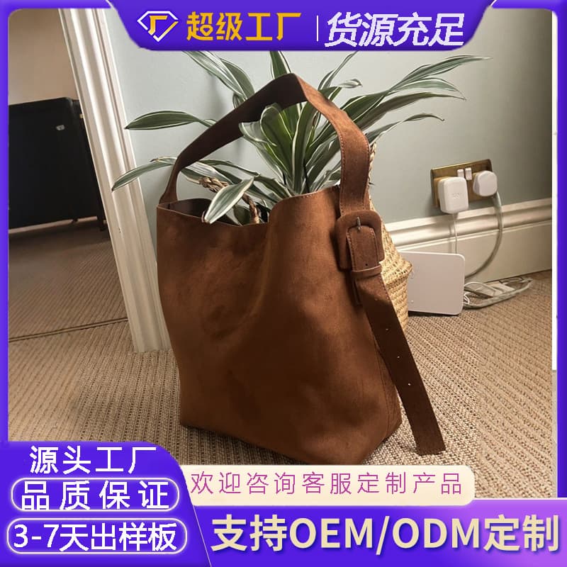 Korean Autumn/Winter Large Capacity Tote Bag, New Women's Single Shoulder Suede Bag, Cylinder Simple Niche Commuter Bucket Bag