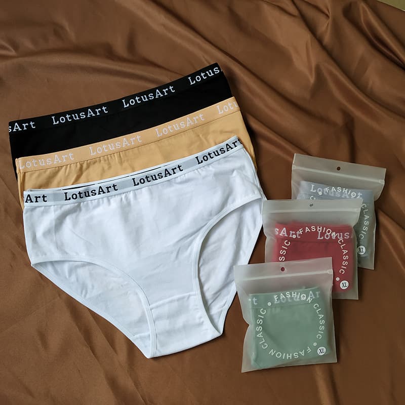 Women's Classic Cotton Underwear Mid-Waist Large Size Breathable Comfortable Pure Cotton Knitted Briefs Panties