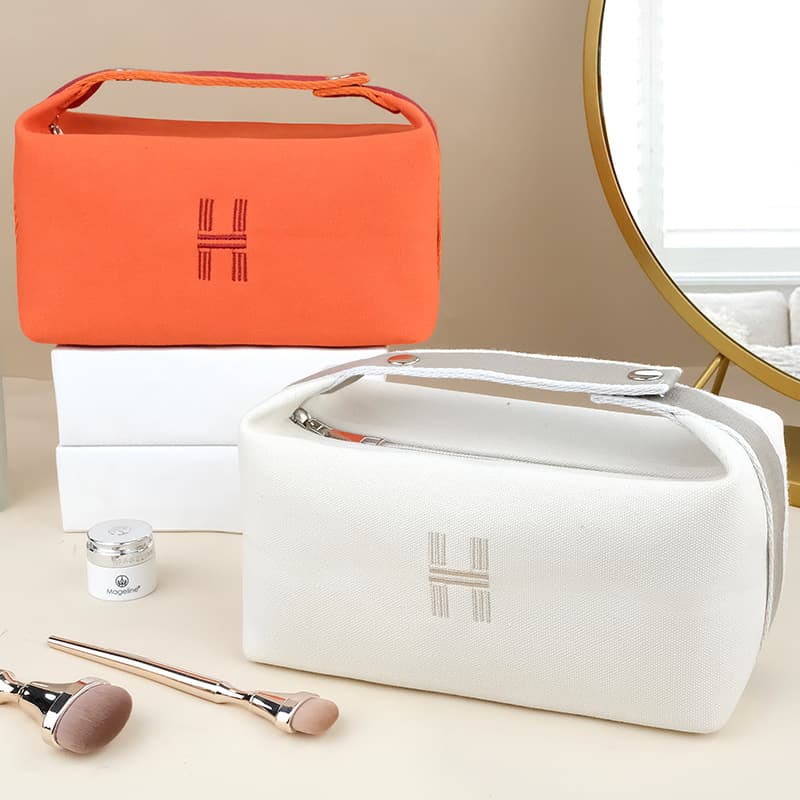 Large Capacity Travel Toiletry Bag Canvas Handheld Cosmetic Bag Portable Women's Makeup Organizer Wholesale Letter