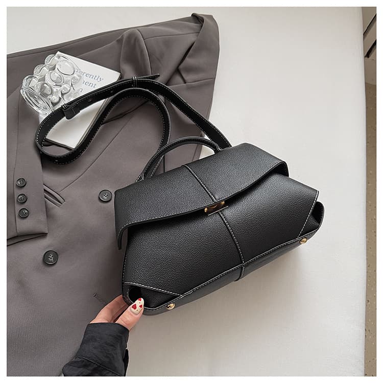 Fashion Retro Commuter Shoulder Bag 2026 Autumn/Winter New Women's Bag, Chic Niche Design Trendy Crossbody Bag
