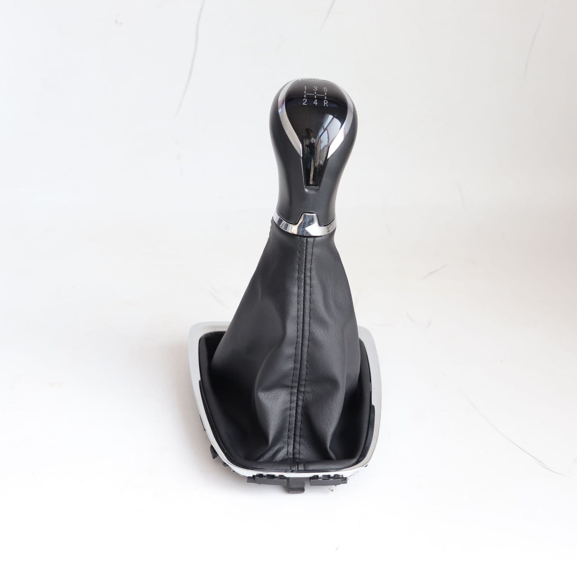 Suitable for Opel Crossland 2017 Manual Gear Lever Cover, Gear Shift Dust Cover, and Gear Knob Dust Cover