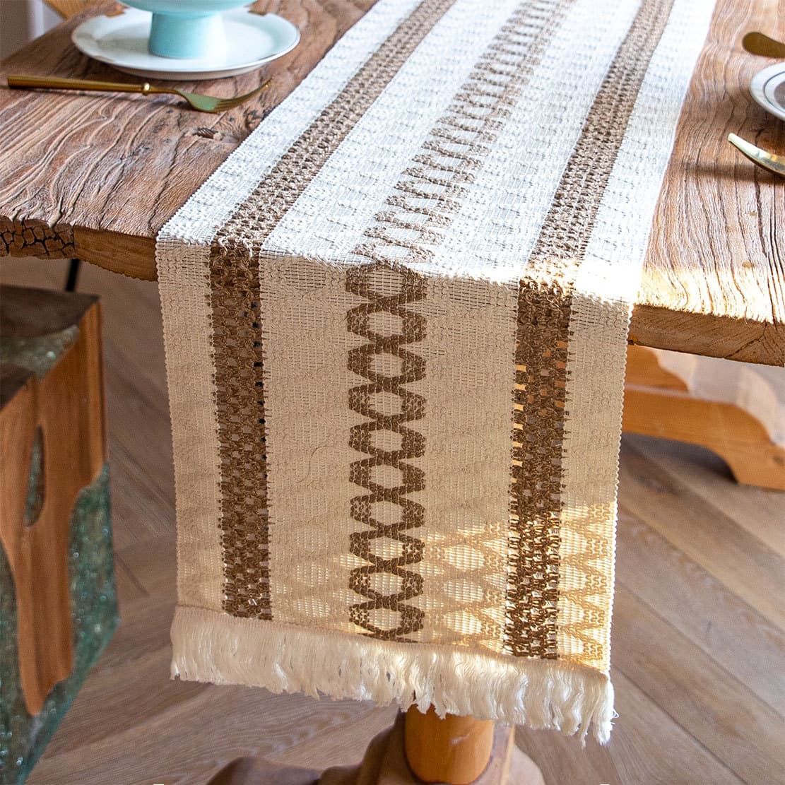 Cross-border two-tone cotton and linen placemats, Nordic patchwork woven knotted tassel table runner, Christmas decoration coffee table fabric tablecloth