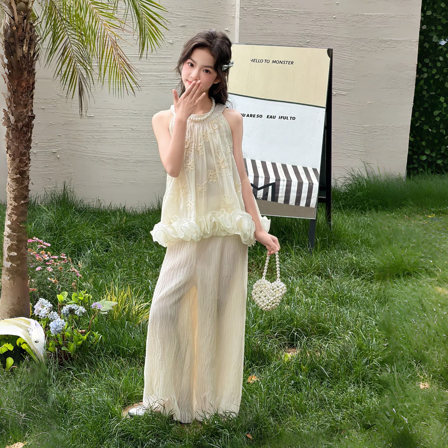 Girls Summer Elegant Style Halter Embroidered Sleeveless Top Textured Wide-Leg Pants Older Girls Elegant Two-Piece Set