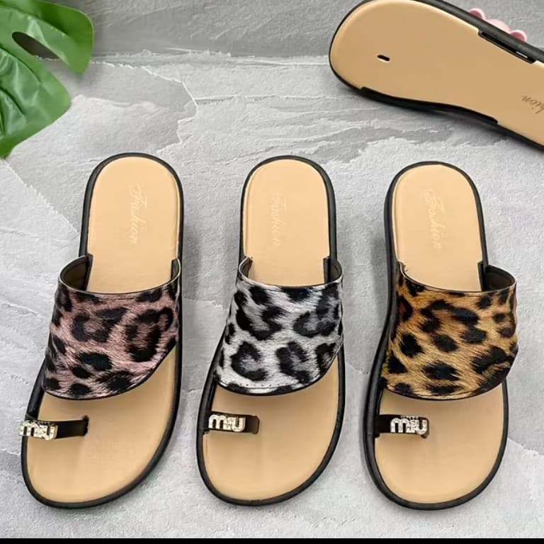 European and American fashion thick-soled slippers 2025 summer new thick-heeled sandals large size round toe slippers