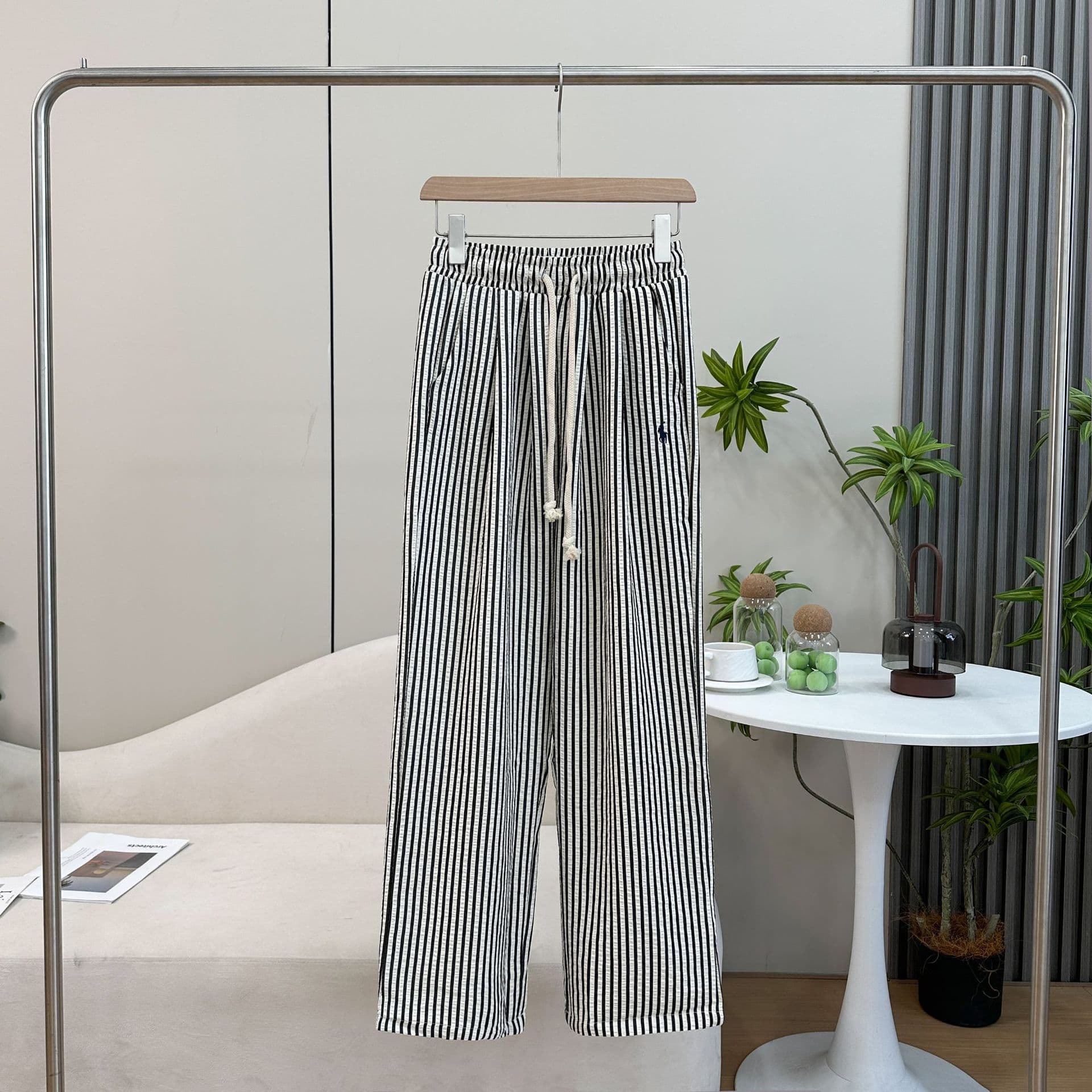 Black and White Vertical Stripe Pants for Women Spring Summer Loose Fit Slimming Casual Pants Versatile Wide Leg Pants Straight Long Pants Design