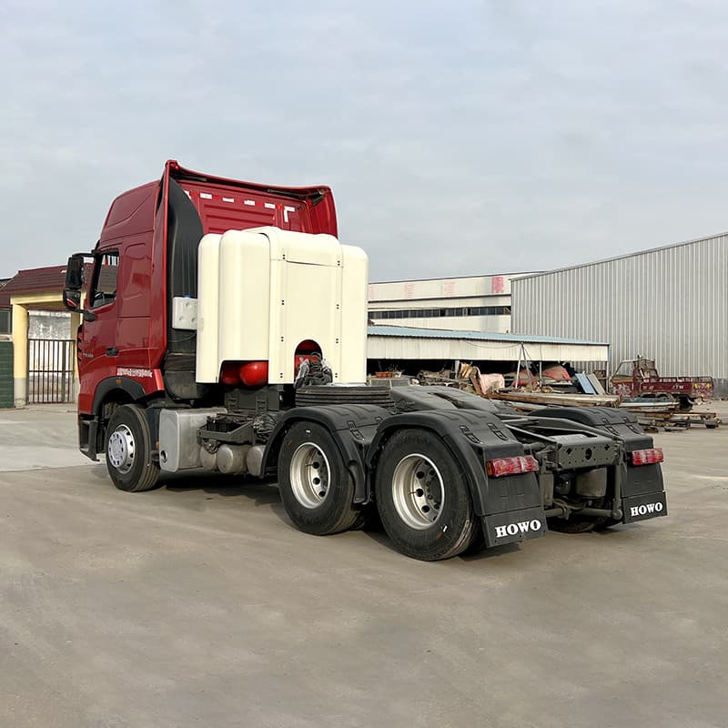 Used Howo T7 tractor unit for sale; 10-wheeler freight truck tractor unit; 420hp tractor trailer unit.